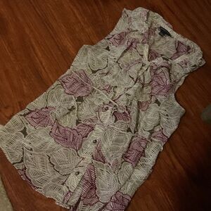 Banana Republic Leaf Pattern sleeveless top - Cream & Red button down size L